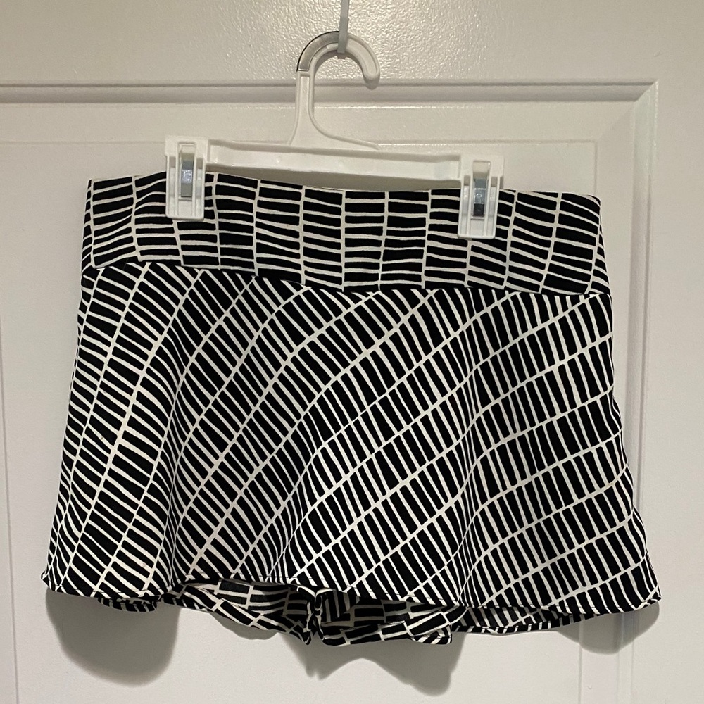 Black and white miniskirt with shorts underneath